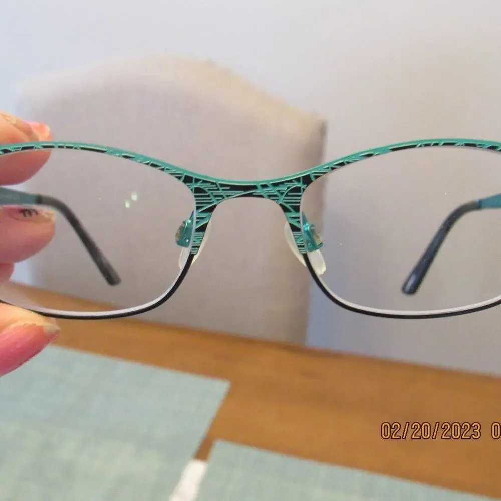 Stylish Metal Frame Glasses – Teal and Black